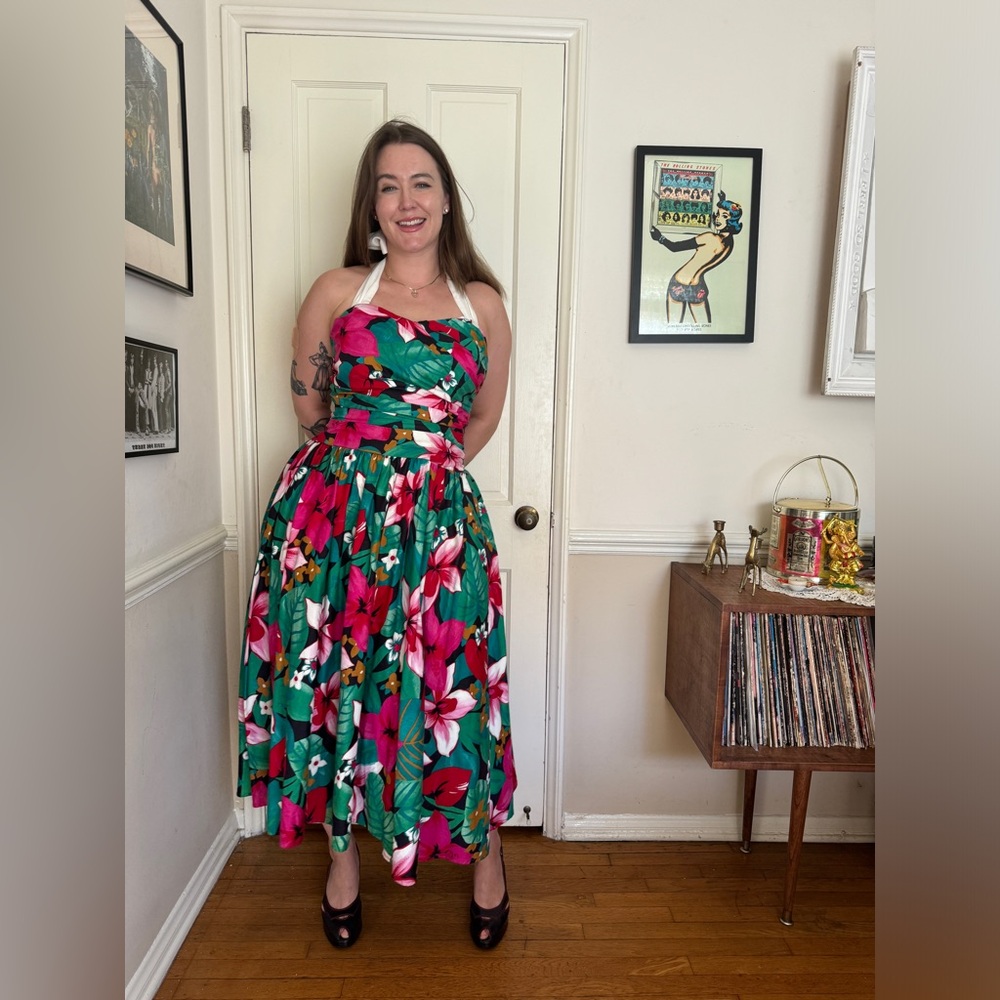 80s does 50s Cotton Fit and Flare Hibiscus Print Sundress - Picture 1 of 9